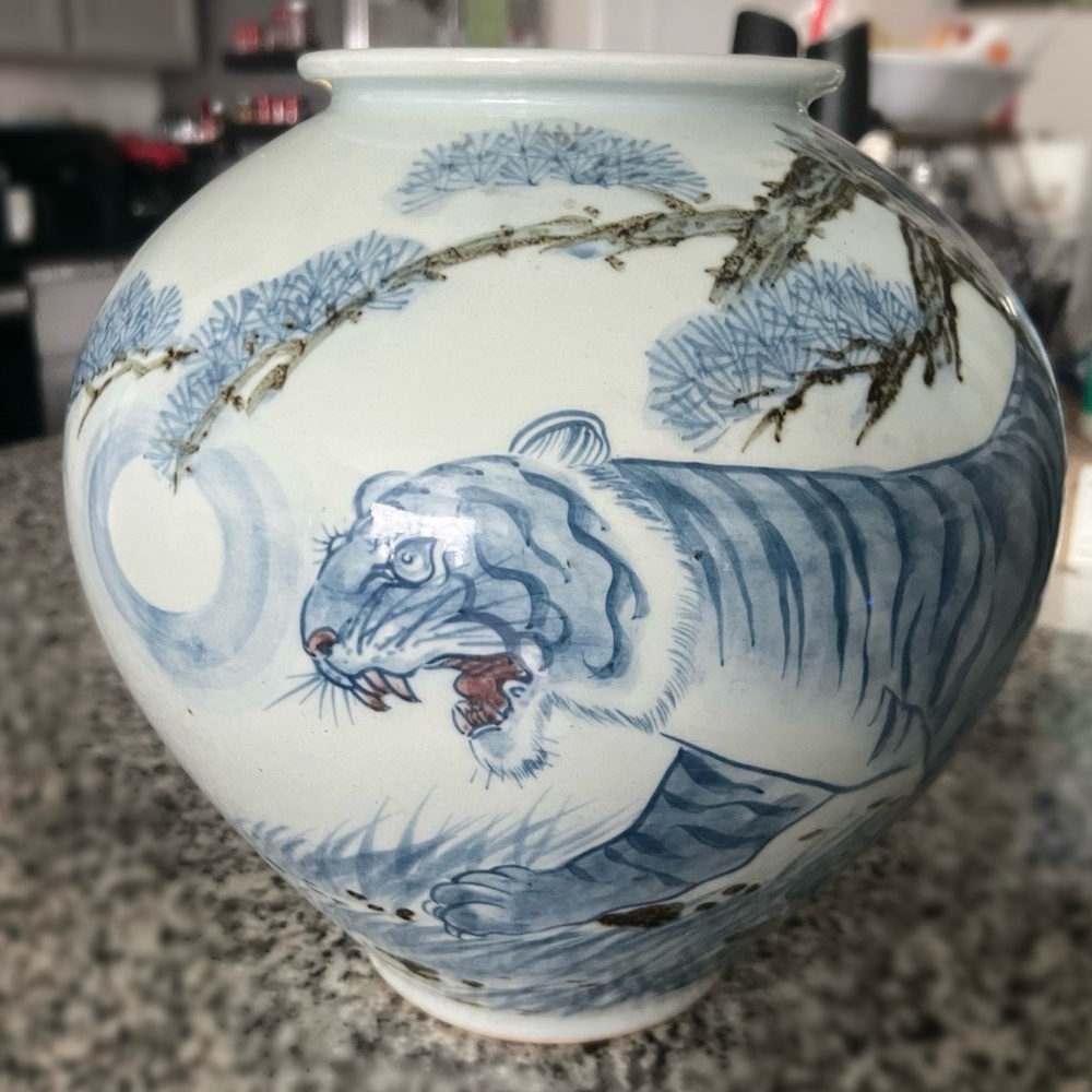 Asian Korean vase